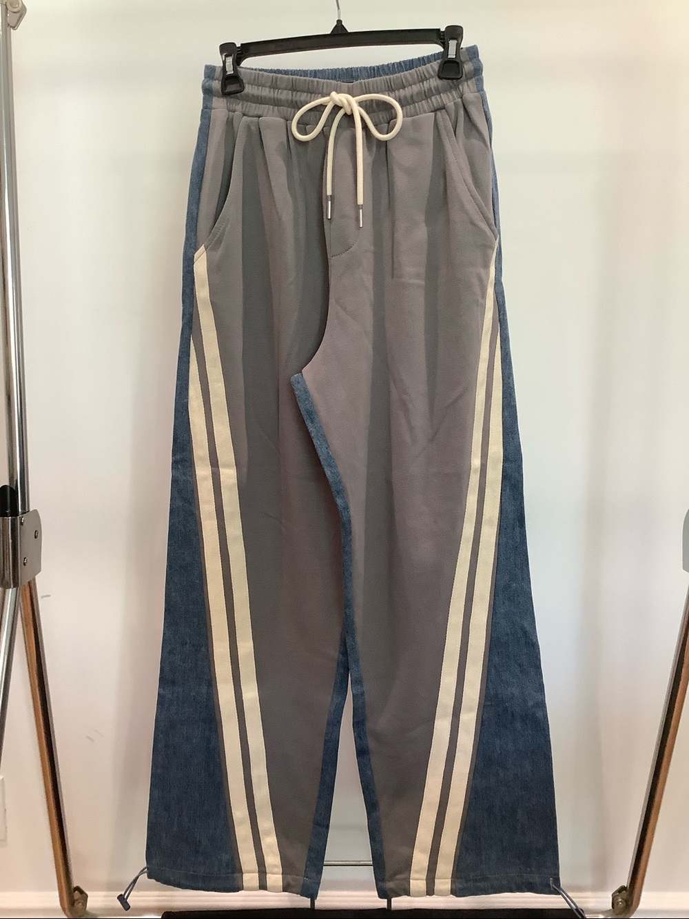 NWT Forever 21 Gray Drawstring Denim-Style Joggers, Medium